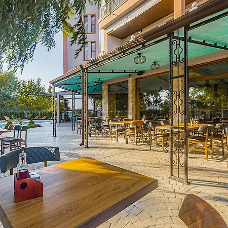 Lecardo Hotel